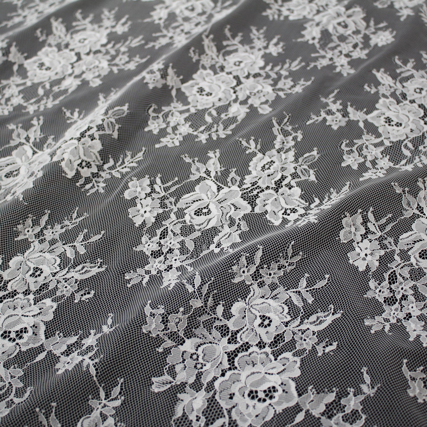 Chantilly Lace | Scattered Flower Bouquets | Double Low Floral Border | H 150 cm | FW4277
