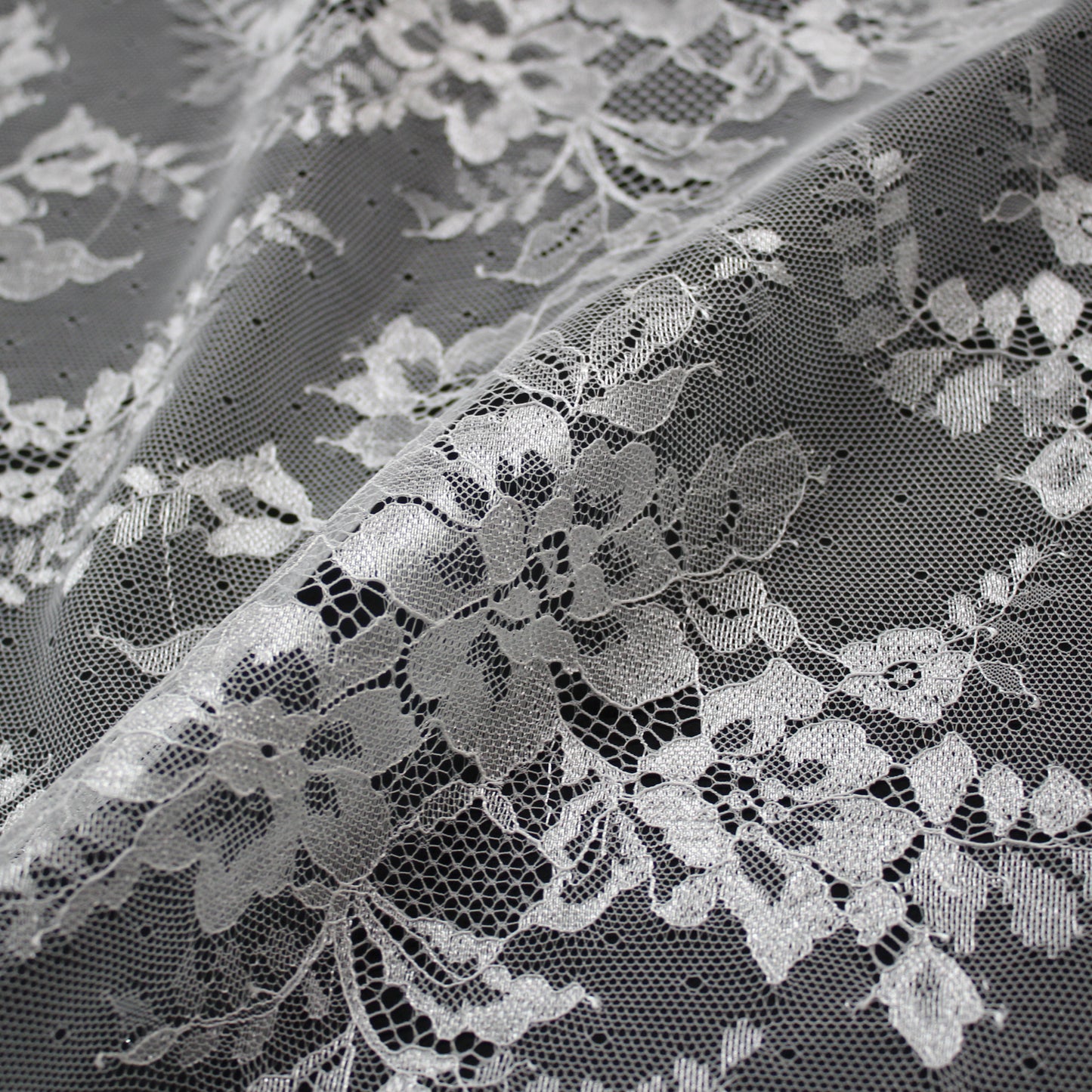 Pizzo Chantilly | Mazzi di Fiori | Senza Bordo | H 140 cm | FW2610