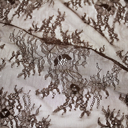 Pizzo Chantilly | Mazzi di Fiori Sparsi | Doppio Bordo Alto con Fiori e Paisley | H 130 cm | FW2969