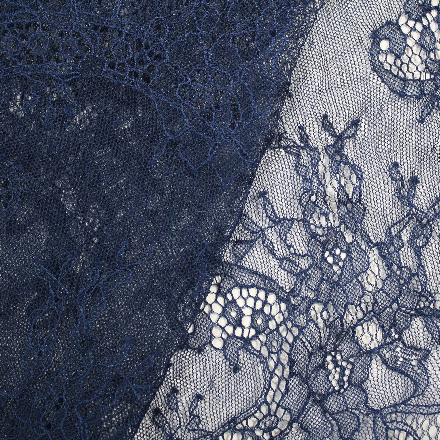 Pizzo Chantilly | Mazzi di Fiori Sparsi | Doppio Bordo Alto con Fiori e Paisley | H 130 cm | FW2969