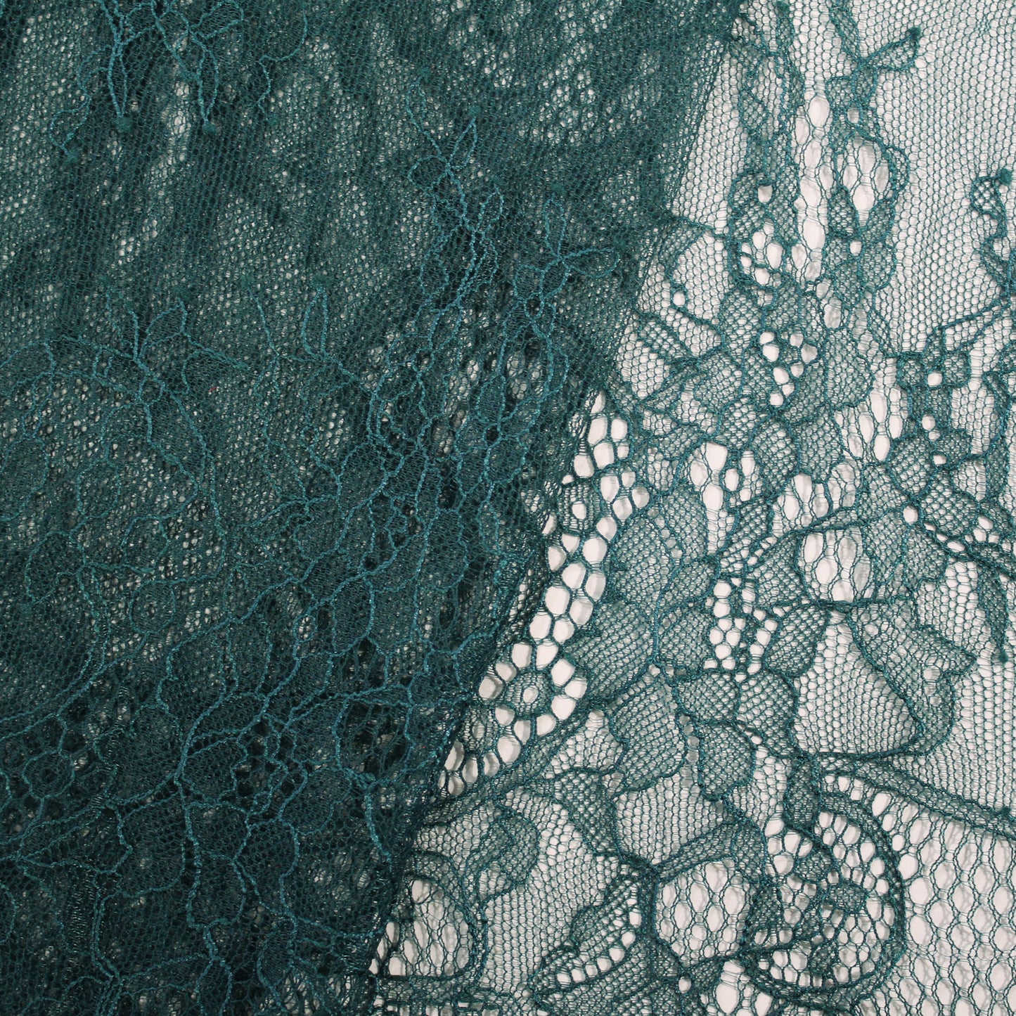 Pizzo Chantilly | Mazzi di Fiori Sparsi | Doppio Bordo Alto con Fiori e Paisley | H 130 cm | FW2969