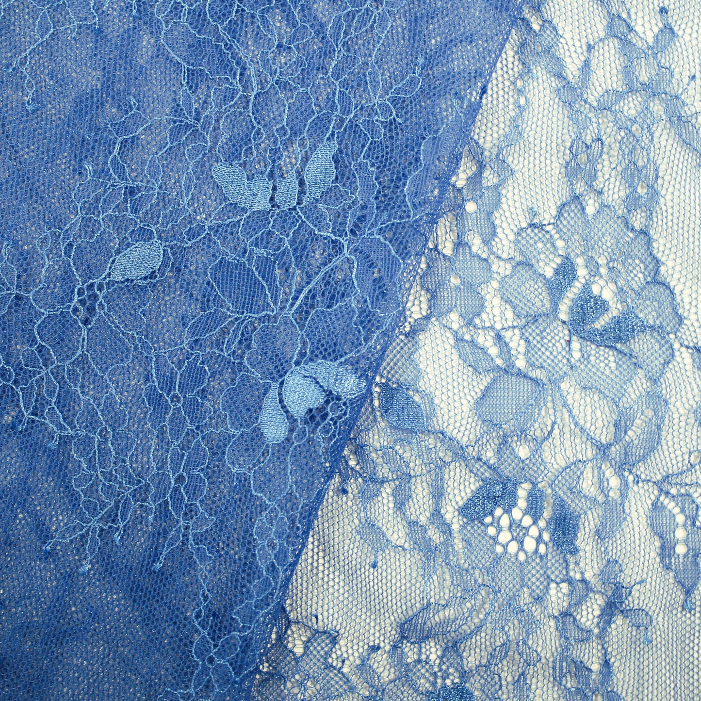 Pizzo Chantilly | Mazzi di Fiori Sparsi | Doppio Bordo Alto con Fiori e Paisley | H 130 cm | FW2969