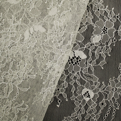 Pizzo Chantilly | Mazzi di Fiori Sparsi | Doppio Bordo Alto con Fiori e Paisley | H 130 cm | FW2969