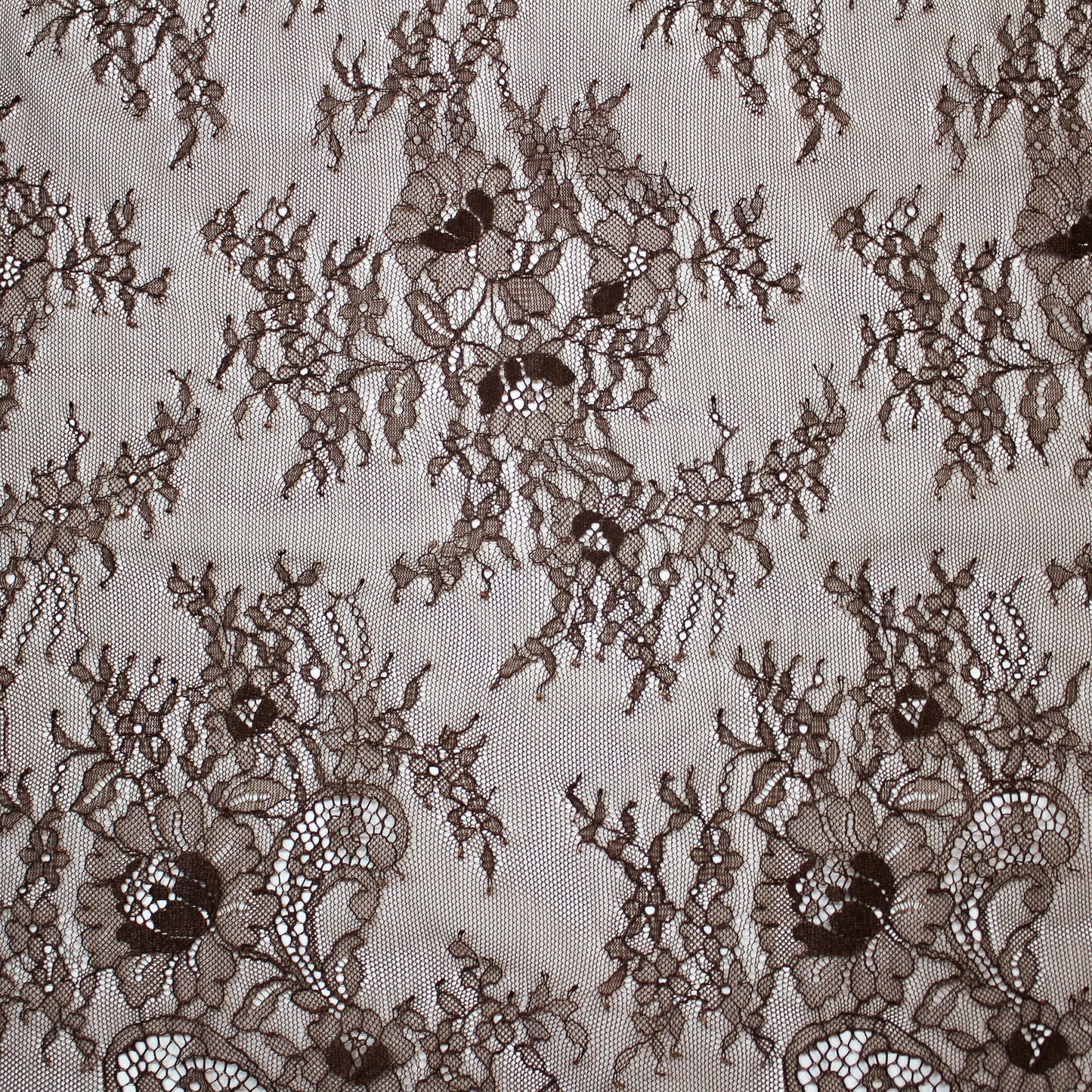 Pizzo Chantilly | Mazzi di Fiori Sparsi | Doppio Bordo Alto con Fiori e Paisley | H 130 cm | FW2969
