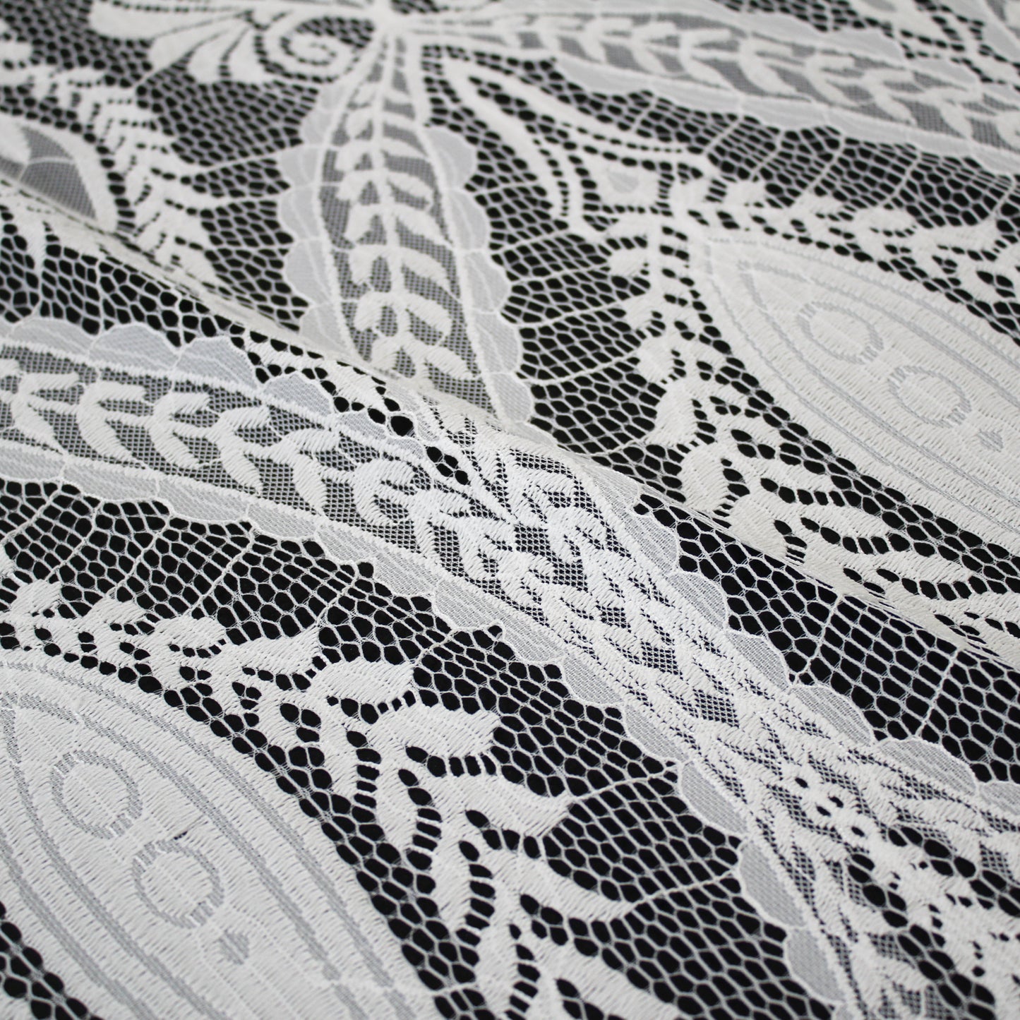 Pizzo Chantilly | Motivo Arabesco | Doppio Smerlo | H 140 cm | FW3484