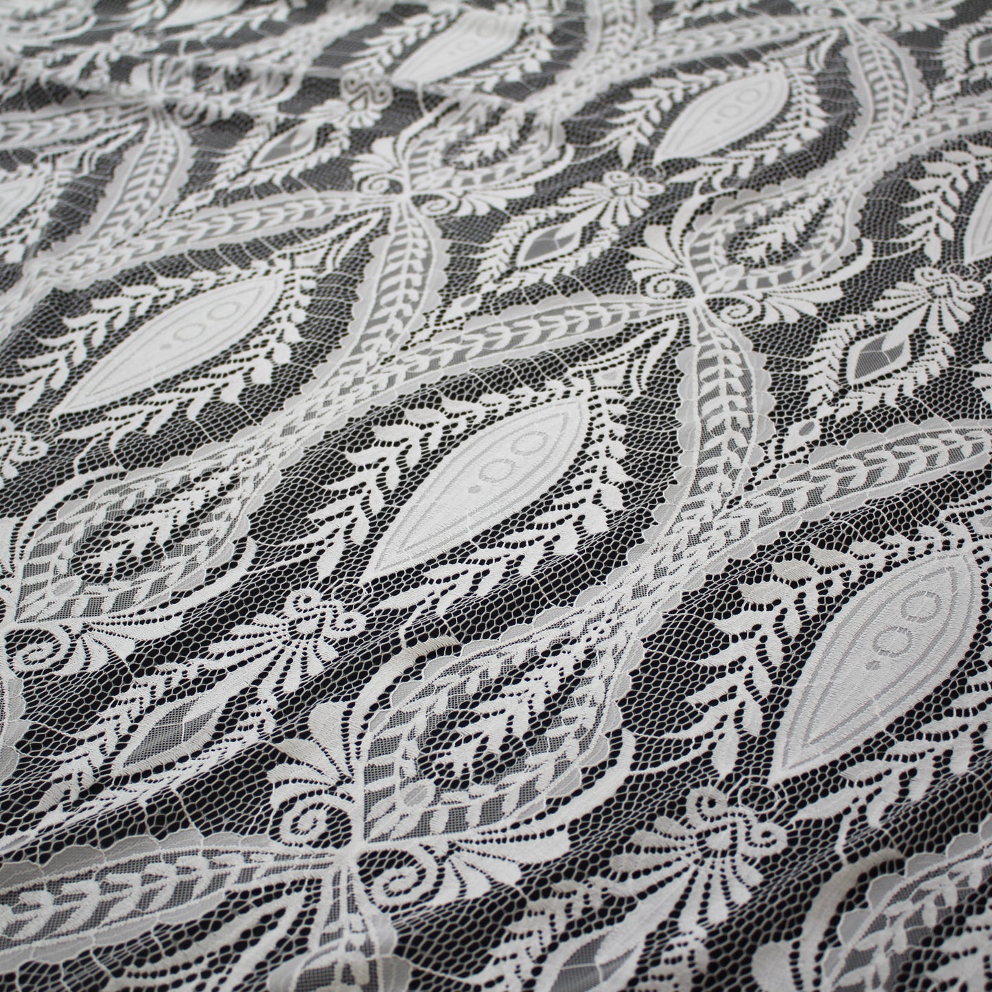 Pizzo Chantilly | Motivo Arabesco | Doppio Smerlo | H 140 cm | FW3484
