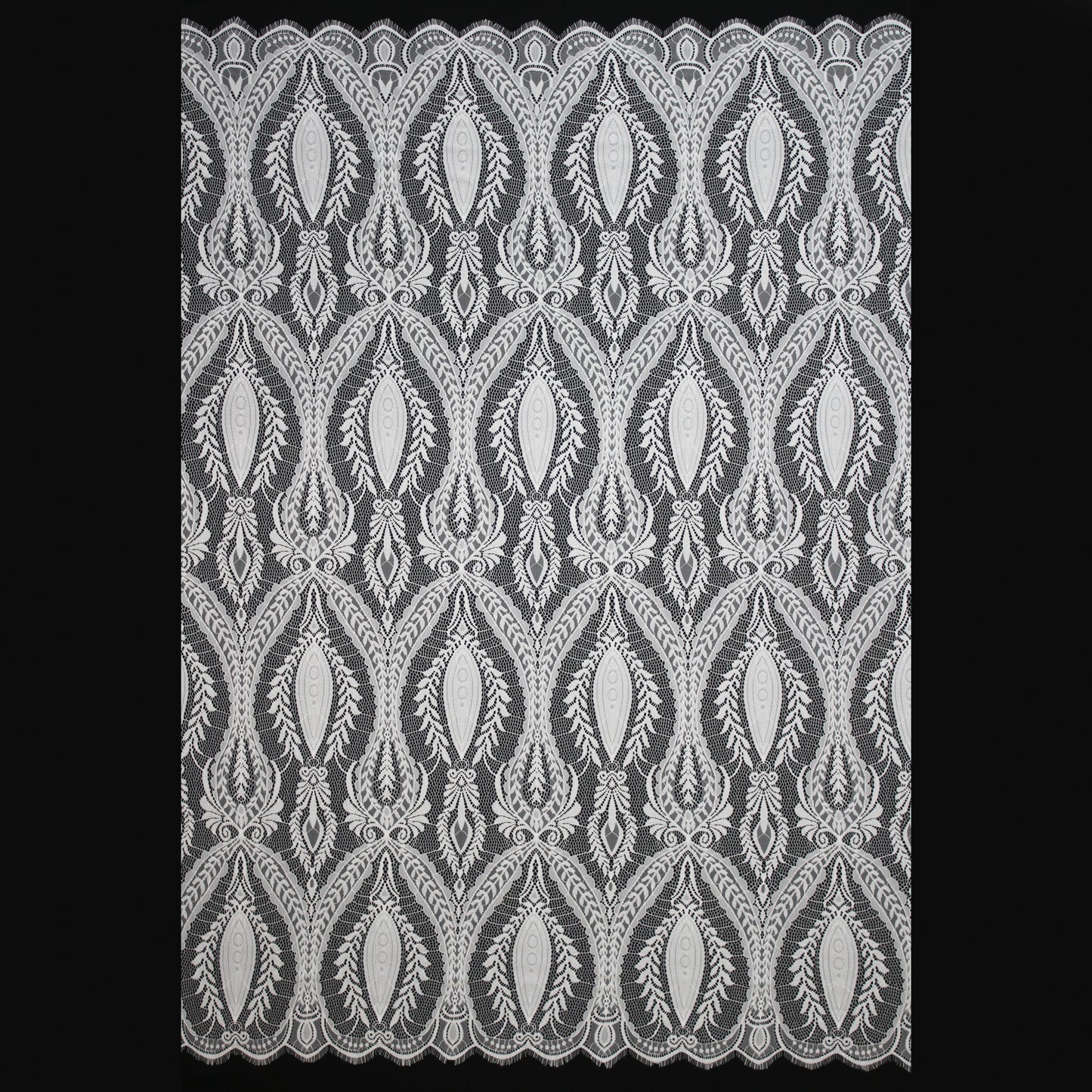 Pizzo Chantilly | Motivo Arabesco | Doppio Smerlo | H 140 cm | FW3484