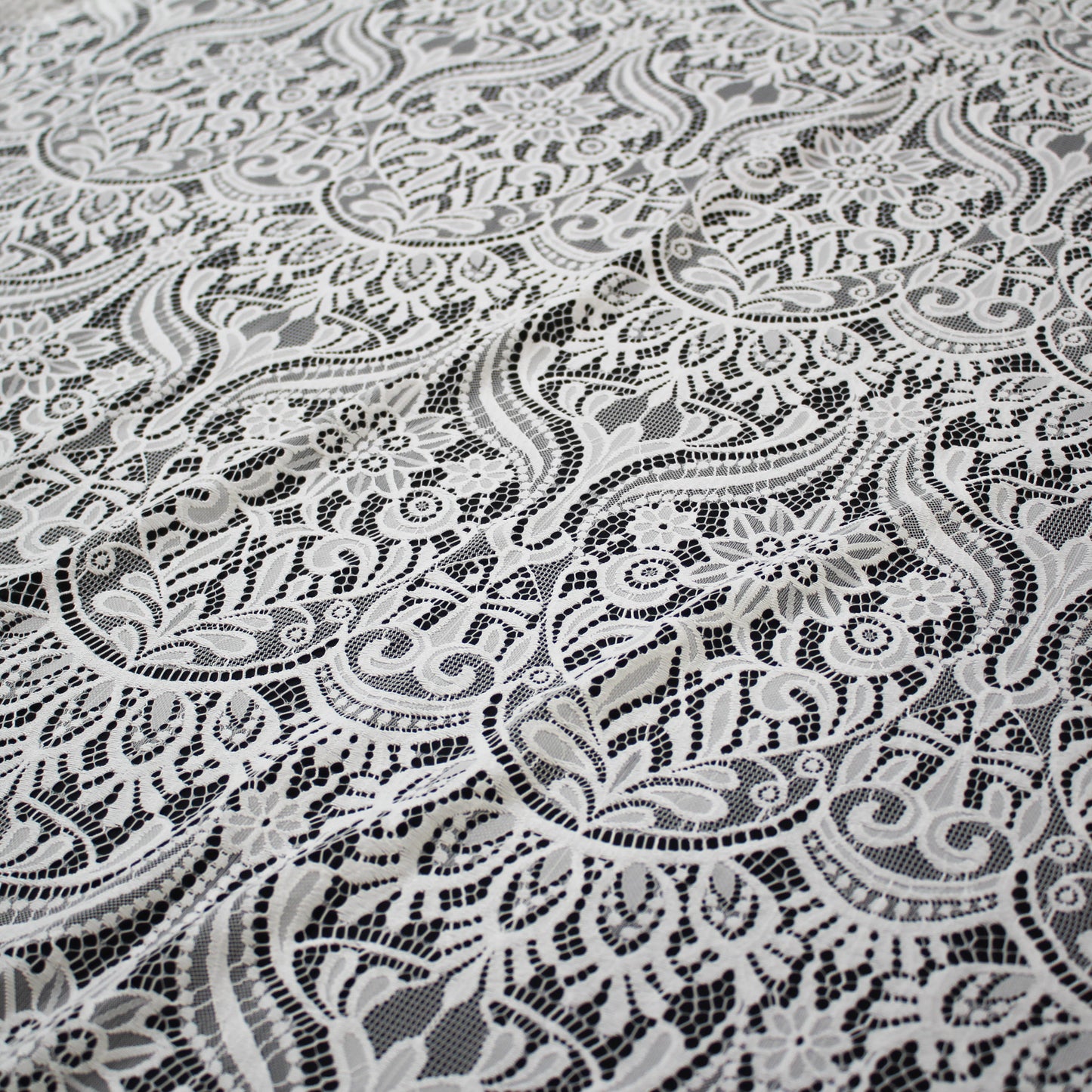 Pizzo Chantilly | Motivo Arabesco e Fiori a Stella | Doppio Smerlo | H 150 cm | FW3754