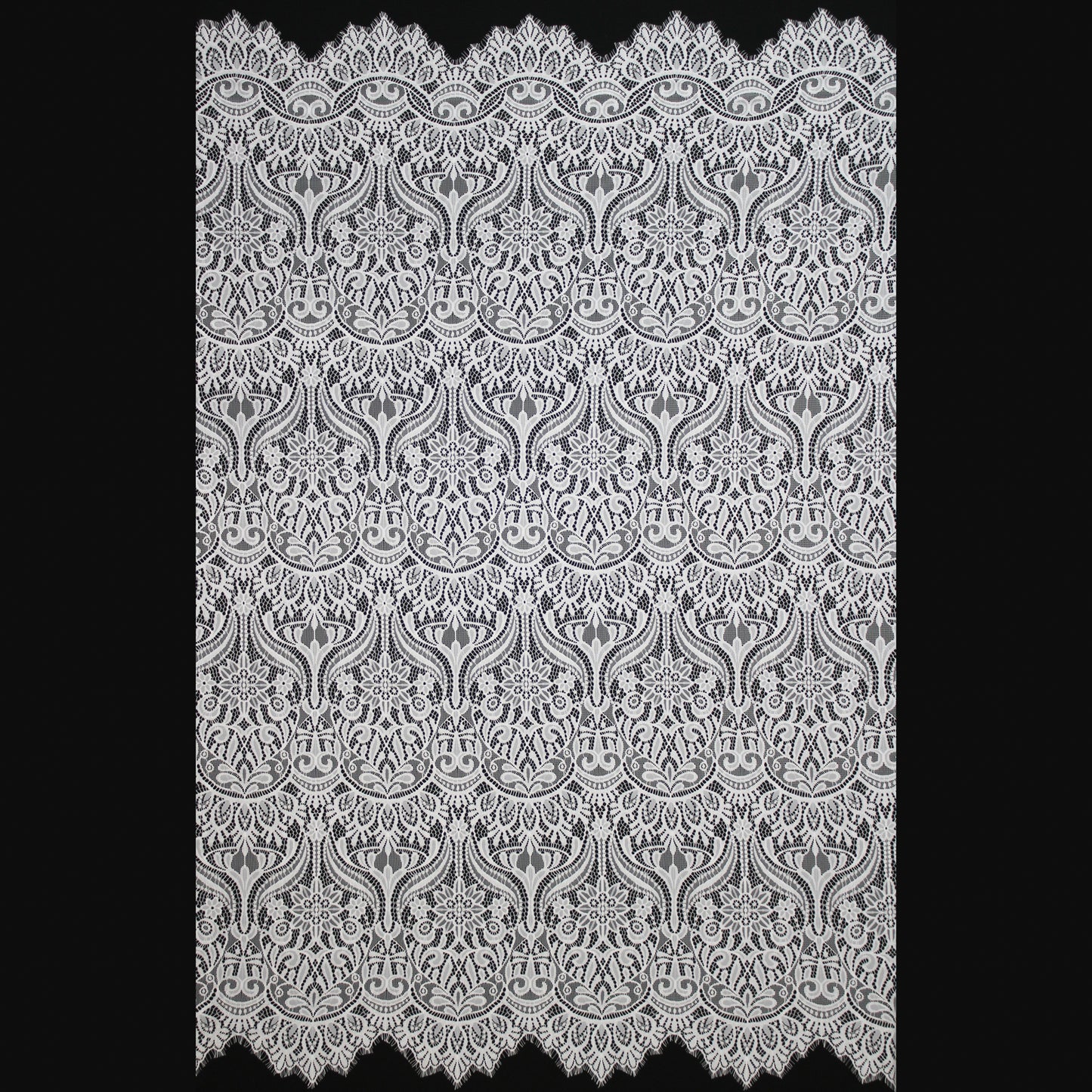 Pizzo Chantilly | Motivo Arabesco e Fiori a Stella | Doppio Smerlo | H 150 cm | FW3754