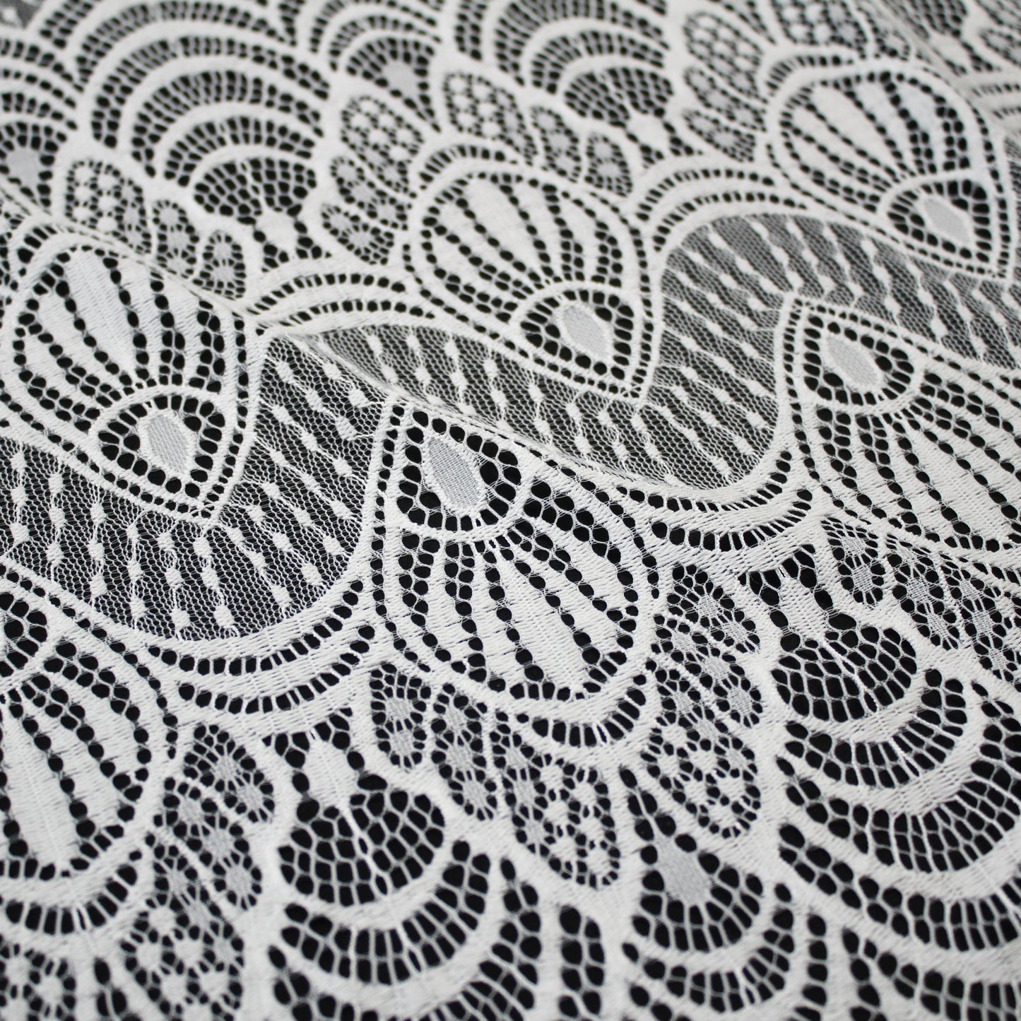 Pizzo Chantilly | Motivo Astratto ad Archi | Doppio Smerlo | H 140 cm | FW2995