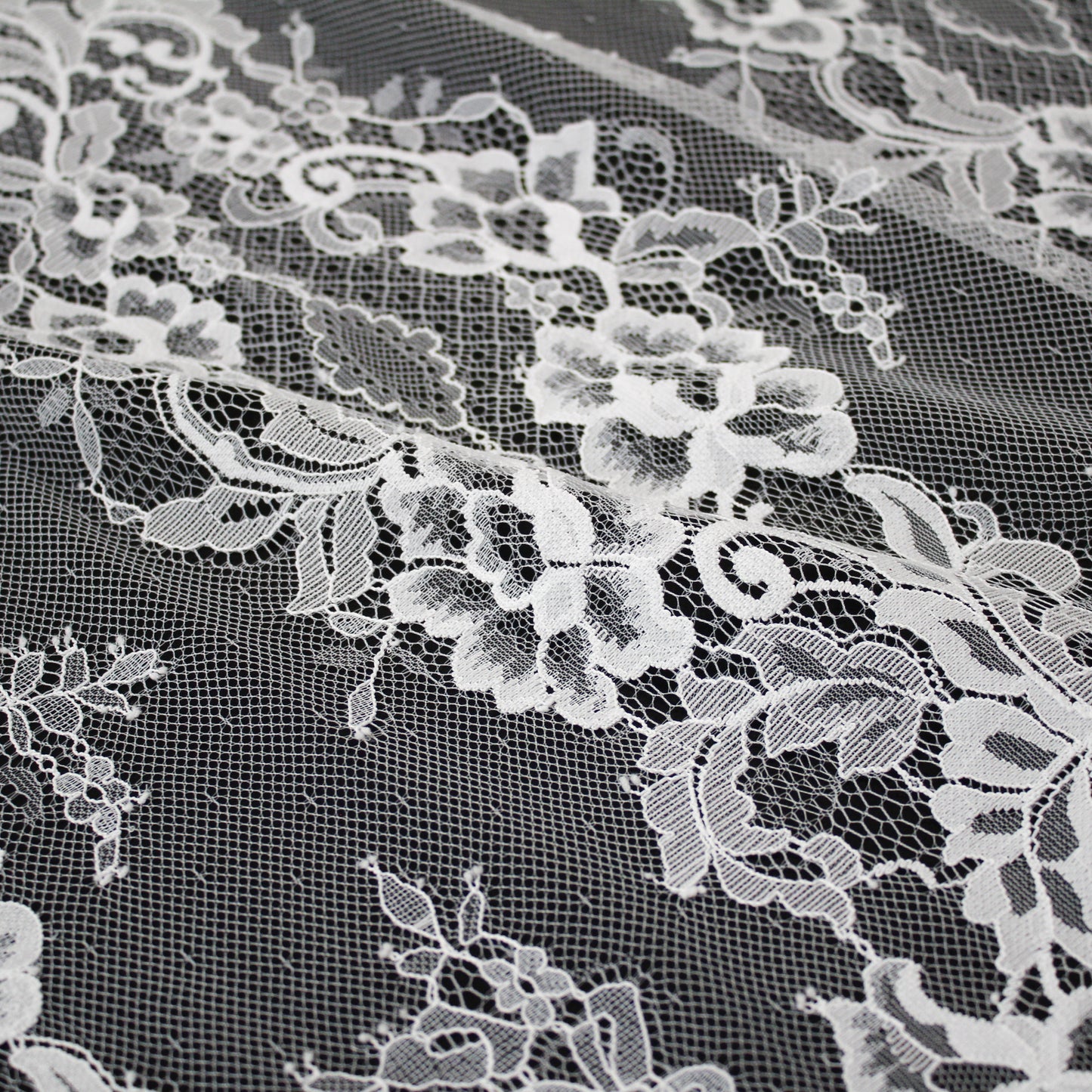 Pizzo Chantilly | Motivo Floreale a Bande Verticali | Doppio Bordo Alto Arabesco | H 150 cm | FW2483