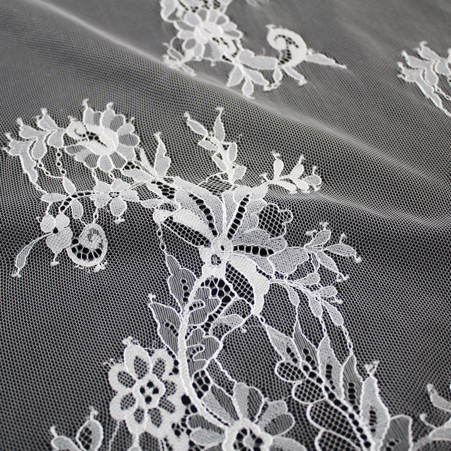 Pizzo Chantilly | Motivo Floreale | Doppio Bordo Alto Ramage di Fiori | H 150 cm | FW1596