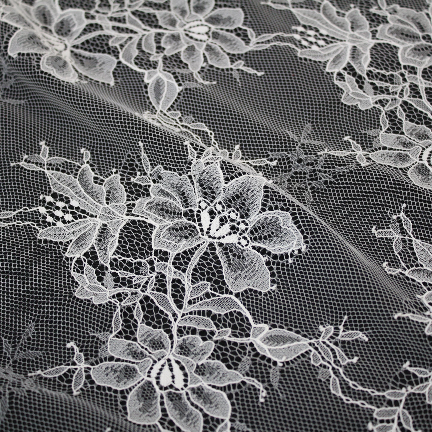 Pizzo Chantilly Ombré | Fiori a Campo Pieno | Doppio Bordo Floreale e Paisley Medio | H 150 cm | FW4195