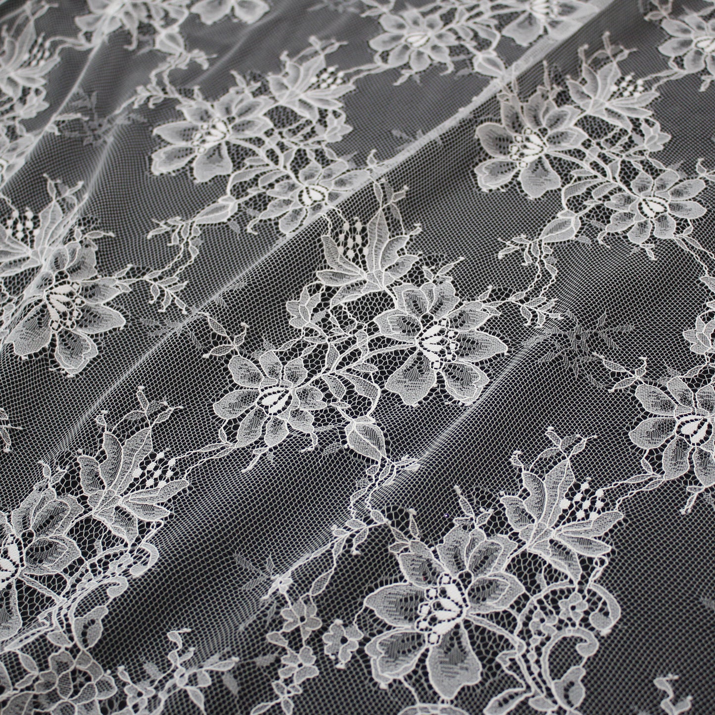 Pizzo Chantilly Ombré | Fiori a Campo Pieno | Doppio Bordo Floreale e Paisley Medio | H 150 cm | FW4195
