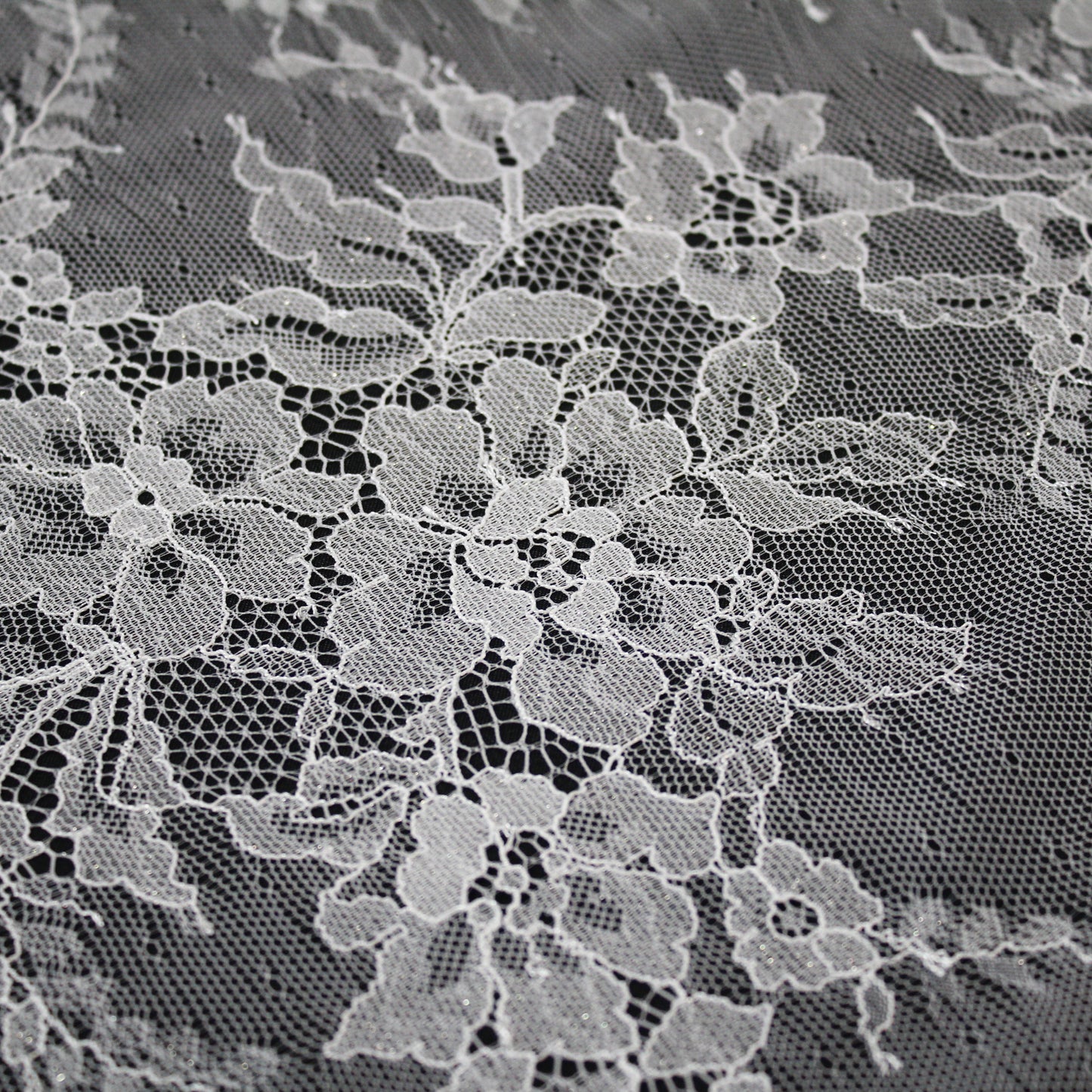 Pizzo Chantilly Ombré | Tralci di Fiori a Campo Pieno | Doppio Bordo con Motivo Floreale e Paisley Medio | H 150 cm | FW2040