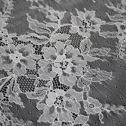 Pizzo Chantilly Ombré | Tralci di Fiori a Campo Pieno | Doppio Bordo con Motivo Floreale e Paisley Medio | H 150 cm | FW2040