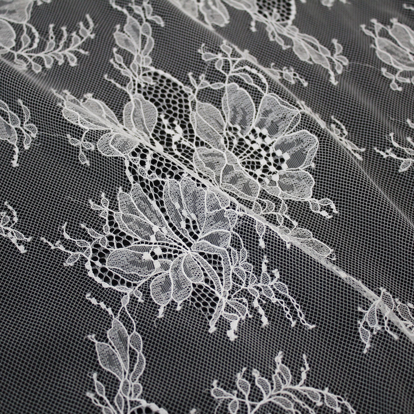 Ombré Chantilly Lace | Floral Trio Motif | Double High Floral and Paisley Border | H 150 cm | FW4273