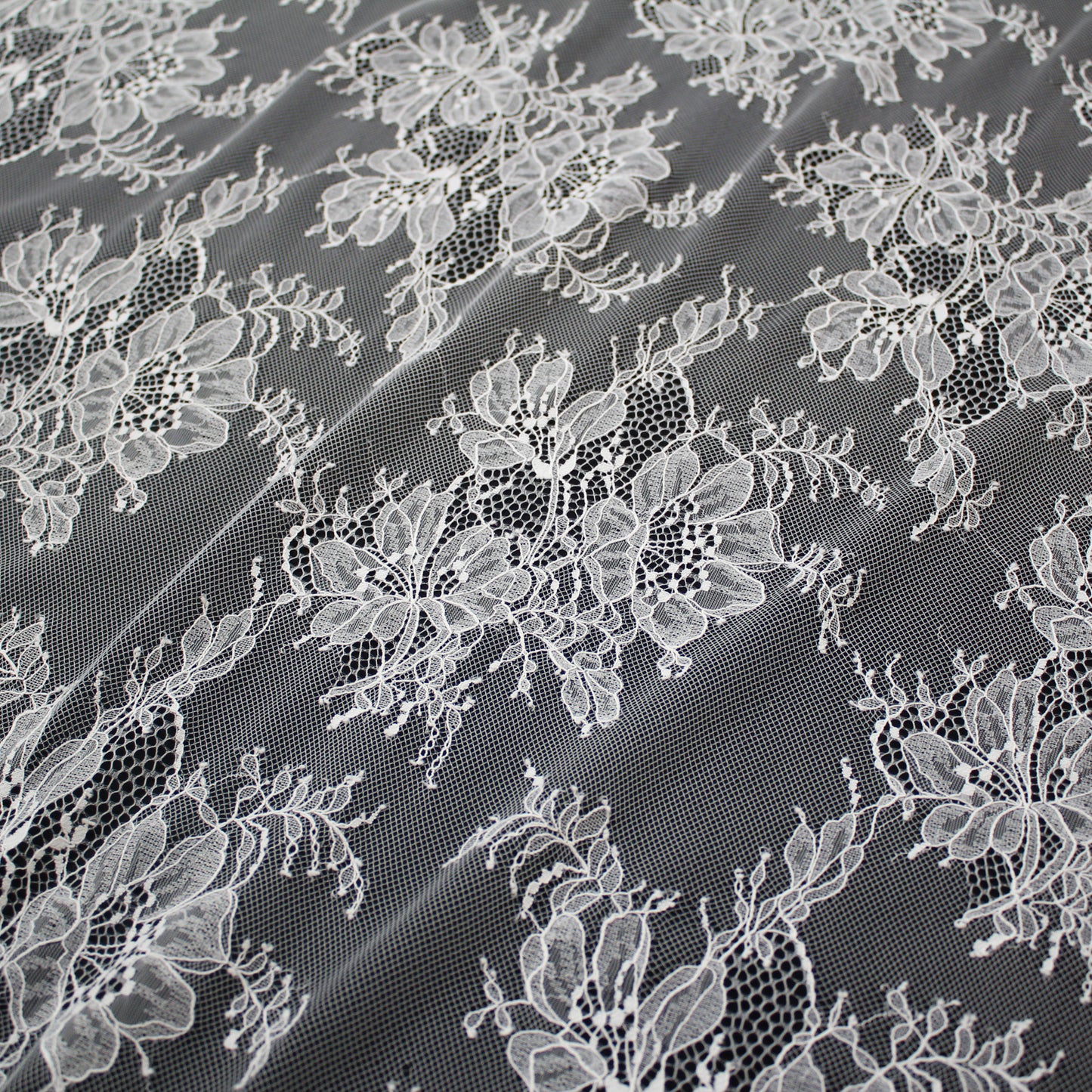 Ombré Chantilly Lace | Floral Trio Motif | Double High Floral and Paisley Border | H 150 cm | FW4273