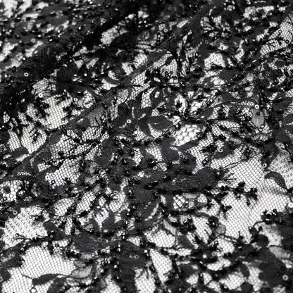 Pizzo Chantilly Tinta Unita con Ricamo di Paillettes e Coralli