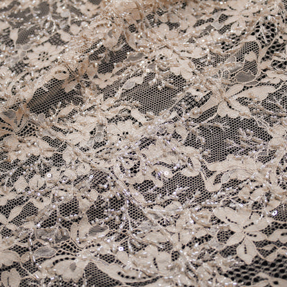 Pizzo Chantilly Tinta Unita con Ricamo di Paillettes e Coralli