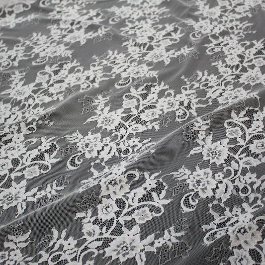 Pizzo Chantilly | Ricamo Ramage di Fiori a Zig Zag Verticale | Doppio Bordo Medio | H 150 cm | FW4107