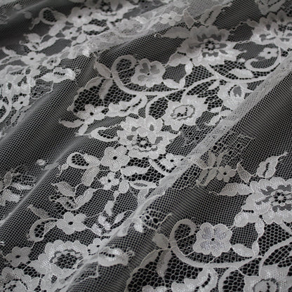 Pizzo Chantilly | Ricamo Ramage di Fiori a Zig Zag Verticale | Doppio Bordo Medio | H 150 cm | FW4107