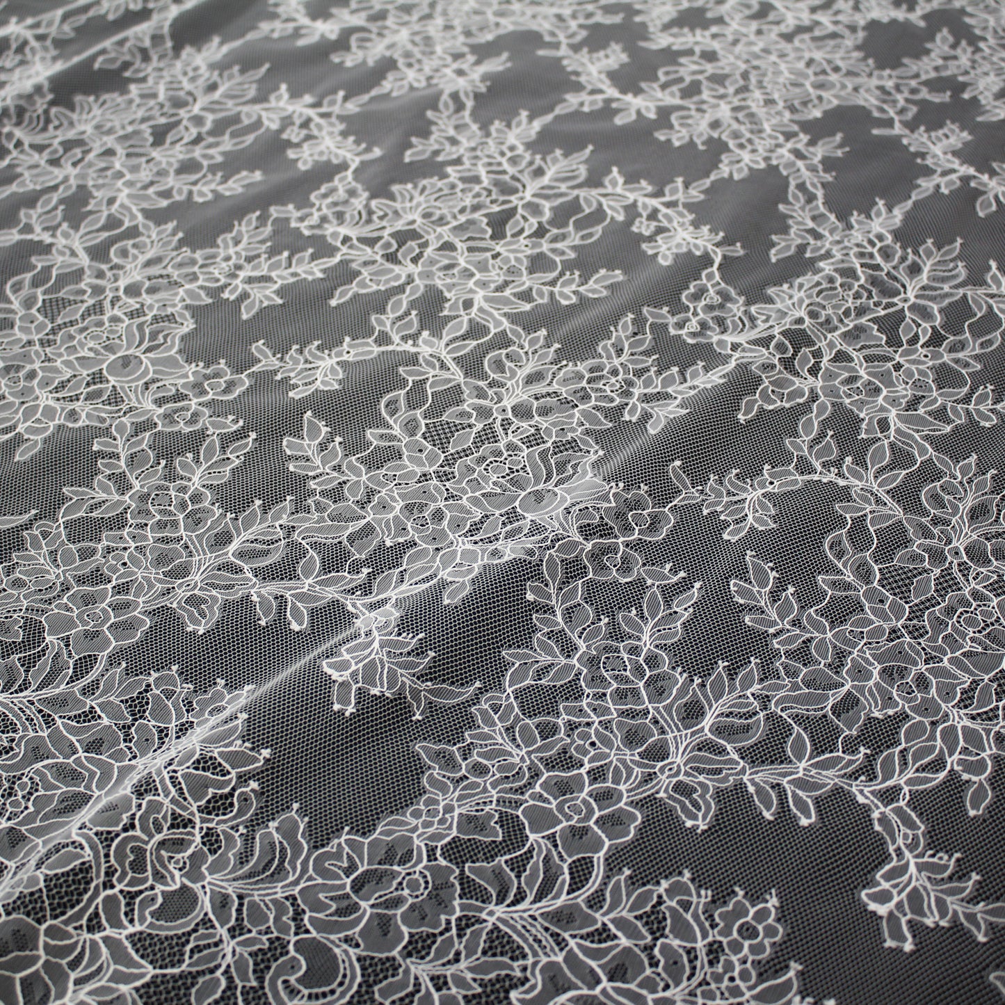 Pizzo Chantilly | Tralci di Fiori | Doppio Bordo Floreale e Paisley | H 150 cm | FW4268