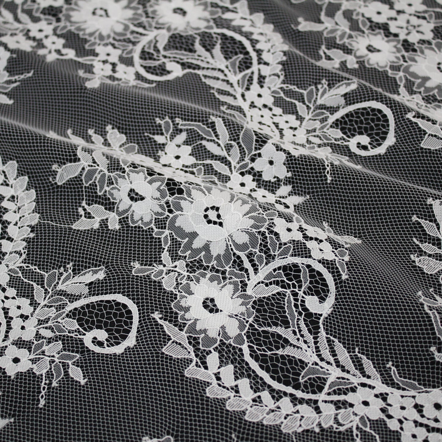 Pizzo Chantilly | Tralci di Fiori | Doppio Bordo Ramage Floreale e Paisley | H 150 cm | FW4262