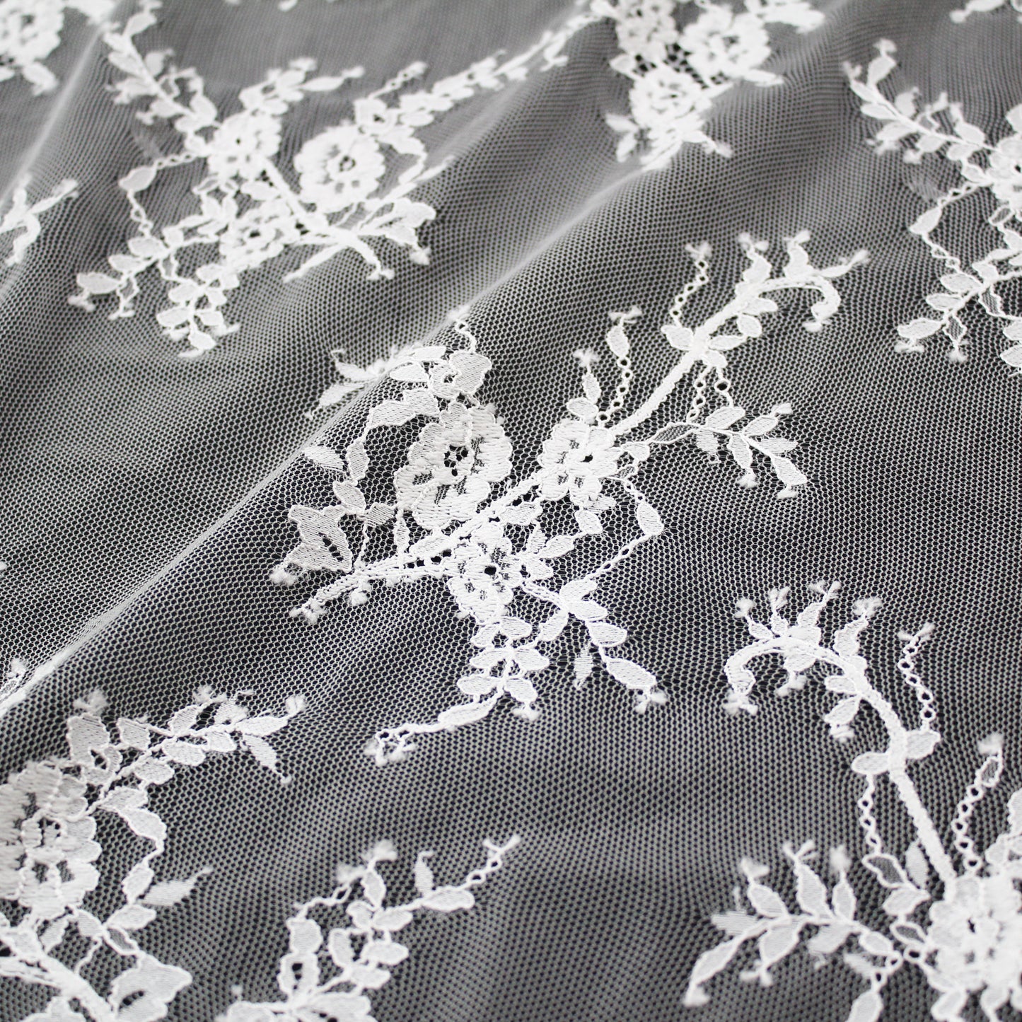 Pizzo Chantilly | Tralci di Fiori | Doppio Bordo Alto Floreale e Paisley | H 140 cm | FW1349