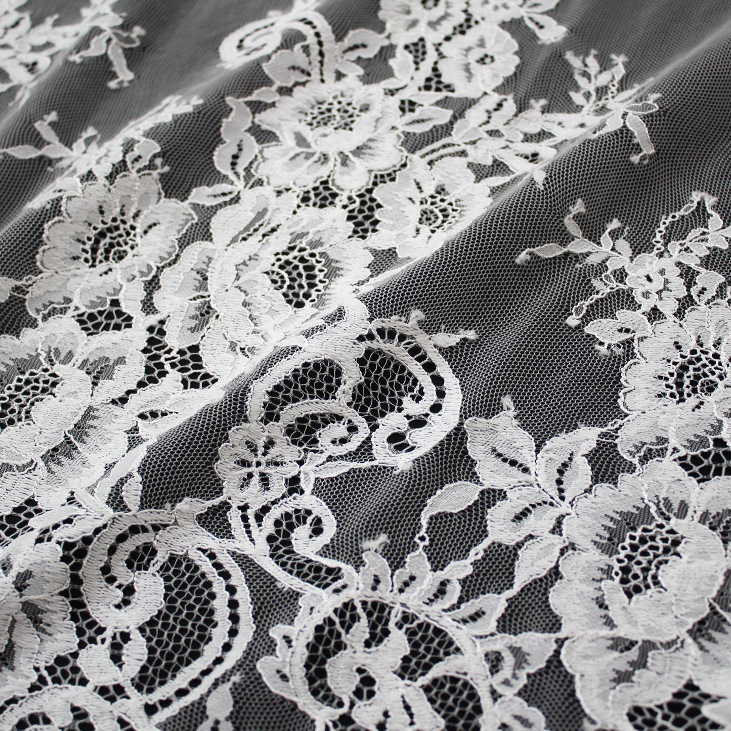 Pizzo Chantilly | Tralci di Fiori | Doppio Bordo Alto Floreale e Paisley | H 140 cm | FW1349