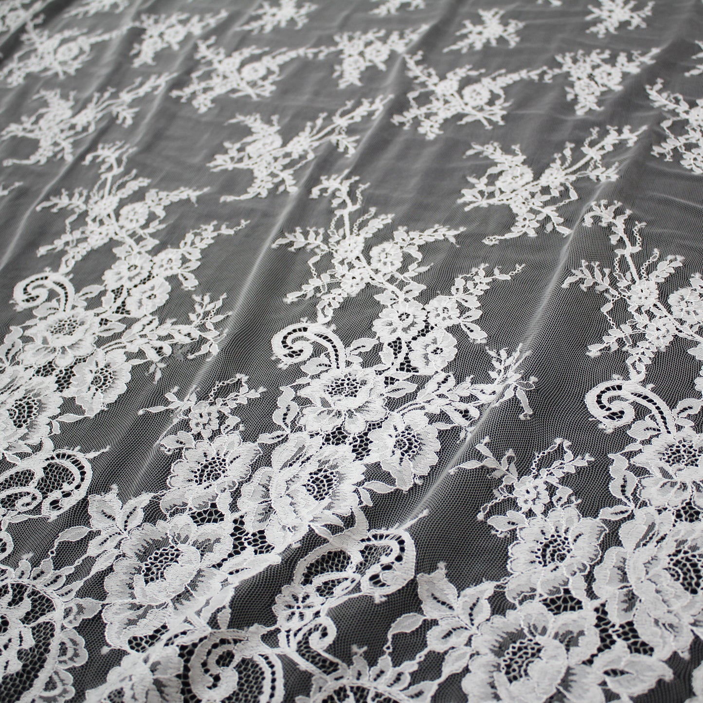 Pizzo Chantilly | Tralci di Fiori | Doppio Bordo Alto Floreale e Paisley | H 140 cm | FW1349