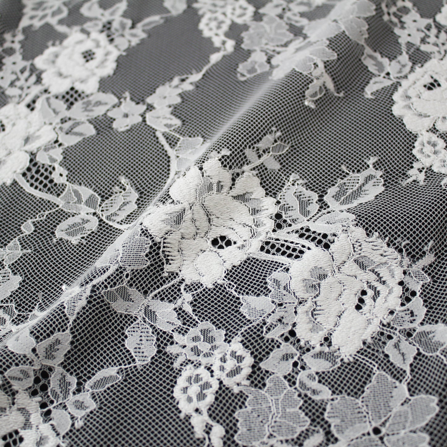 Pizzo Chantilly | Tralci di Fiori Ricamati a Filo | Doppio Bordo Alto Arabesco e Fiori | H 140 cm | FW3695
