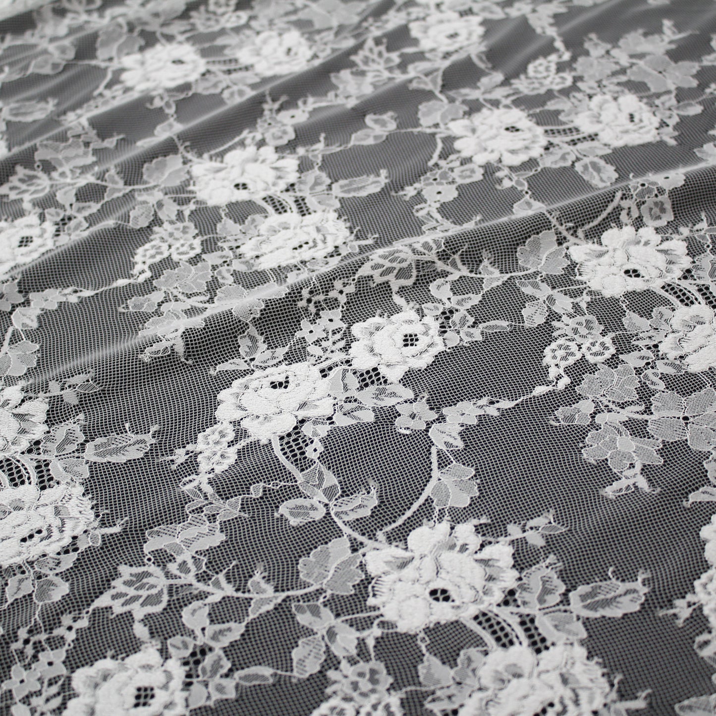 Pizzo Chantilly | Tralci di Fiori Ricamati a Filo | Doppio Bordo Alto Arabesco e Fiori | H 140 cm | FW3695