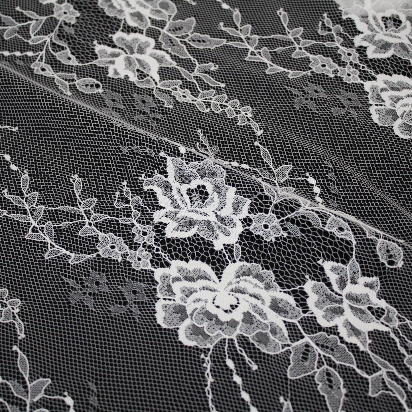 Chantilly Lace | Floral Trio Motif | Double Medium Floral and Paisley Border | H 150 cm | FW4271