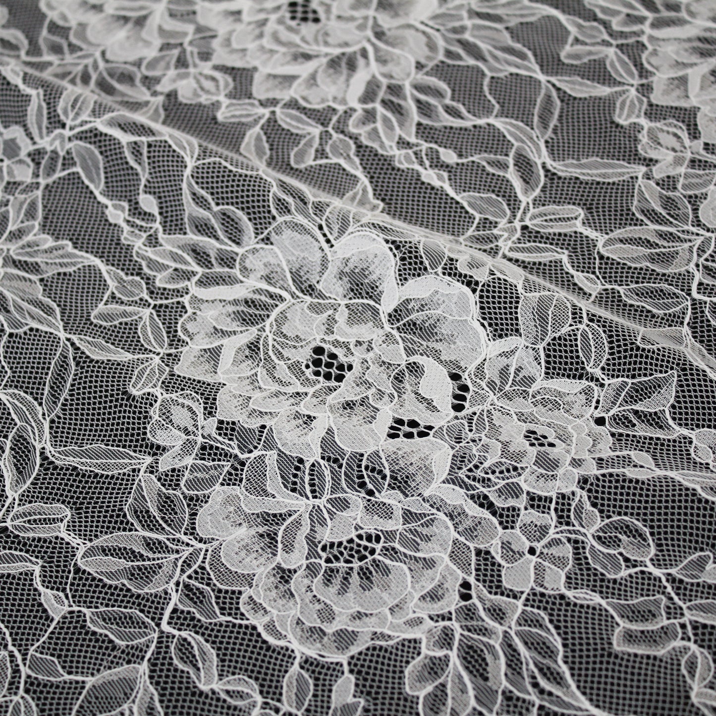 Pizzo Chantilly | Tris di Fiori Grandi | Doppio Smerlo Alto Arabesco | H 140 cm | FW3696
