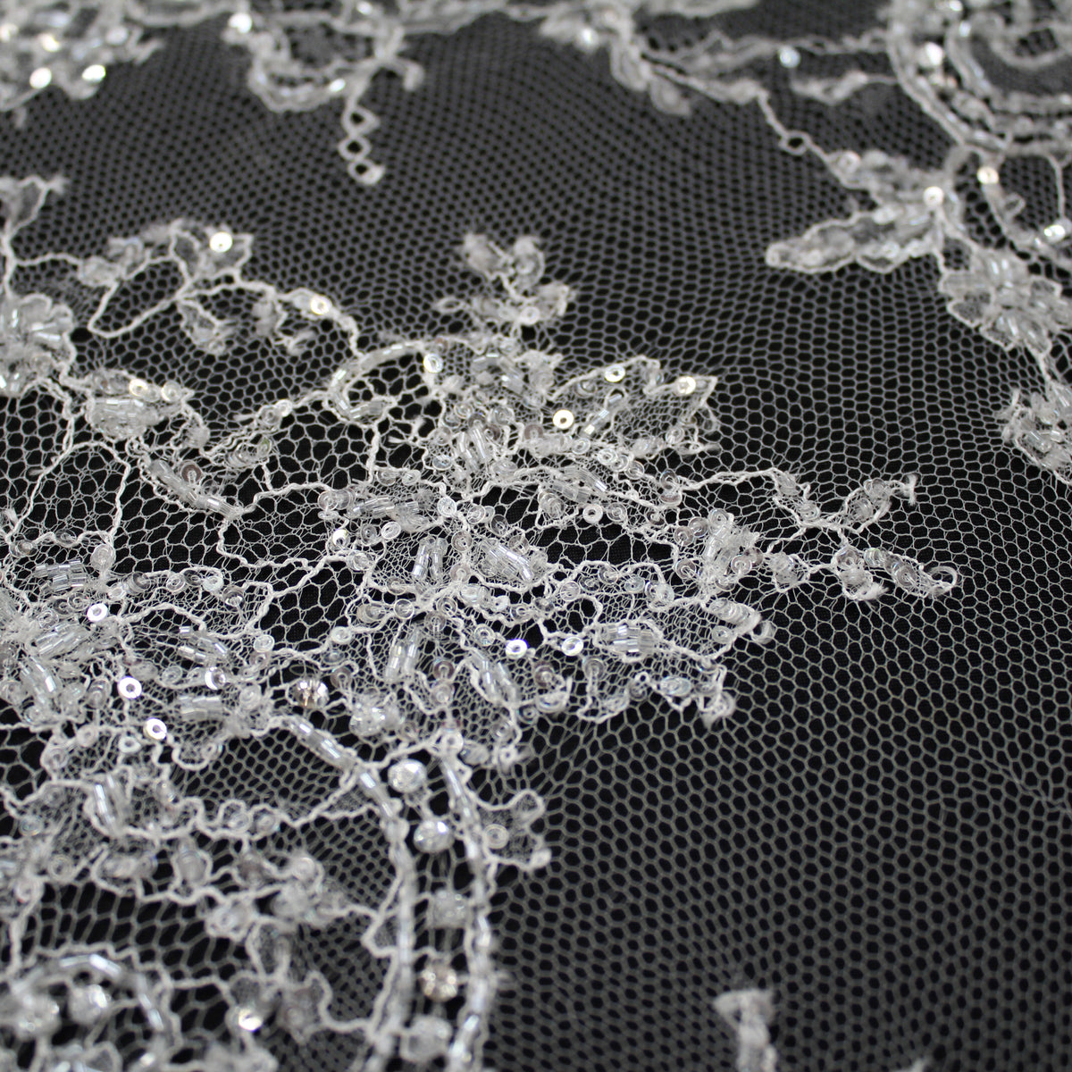 Pizzo Francese Alta Moda | Pizzo Ombré Ricamato Sposa con Strass, Corallini, Paillettes, Fiori, Paisley e Doppio Smerlo | FRI641