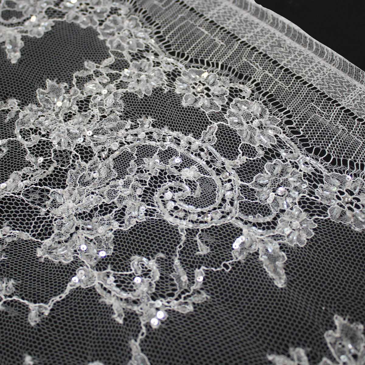 Pizzo Francese Alta Moda | Pizzo Ombré Ricamato Sposa con Strass, Corallini, Paillettes, Fiori, Paisley e Doppio Smerlo | FRI641