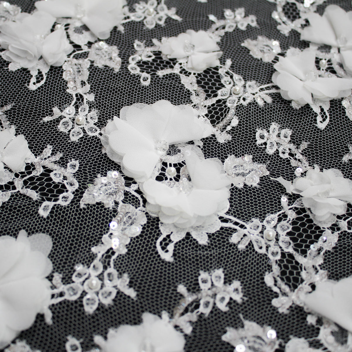 Pizzo Francese Alta Moda | Pizzo Ricamato Sposa a Campo Pieno con Paillettes, Perline, Strass, Motivo Coppie di Fiori, Paisley e Doppio Smerlo | FRI3521