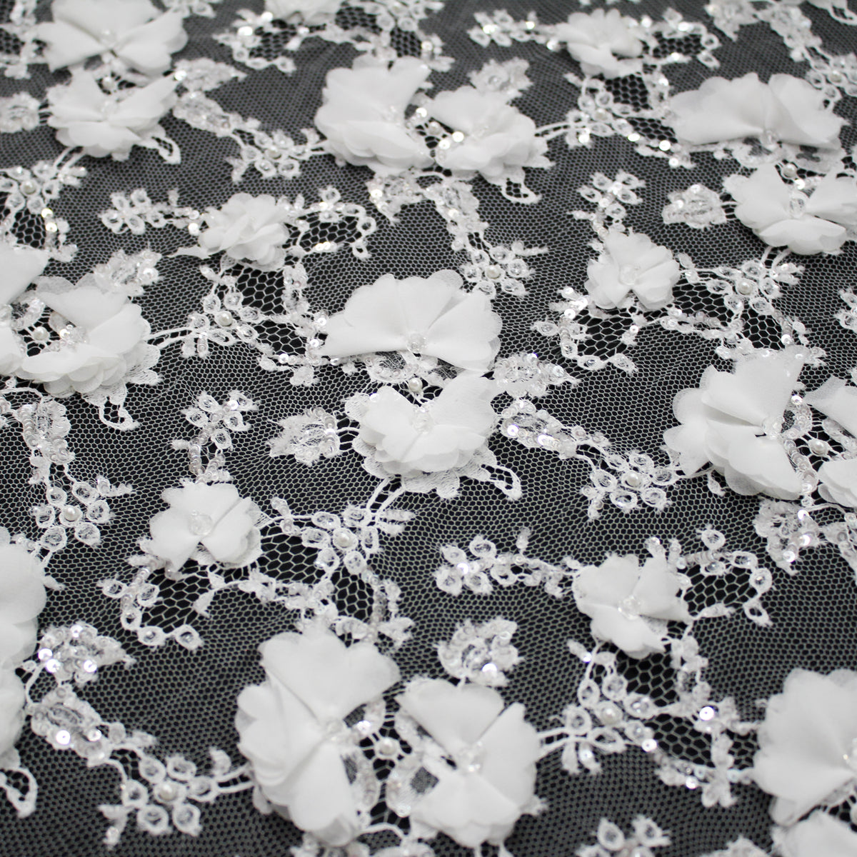 Pizzo Francese Alta Moda | Pizzo Ricamato Sposa a Campo Pieno con Paillettes, Perline, Strass, Motivo Coppie di Fiori, Paisley e Doppio Smerlo | FRI3521