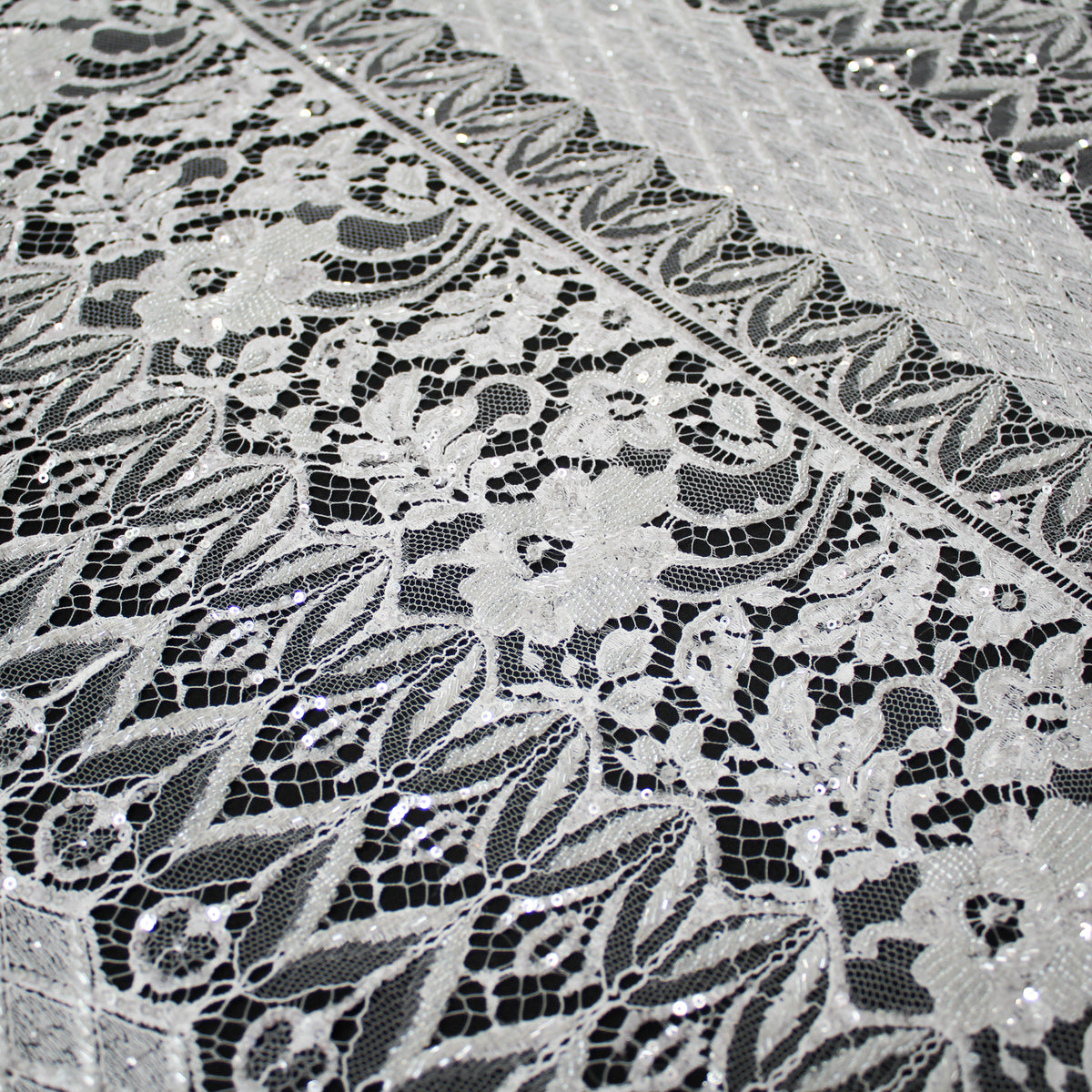 Pizzo Francese Alta Moda | Pizzo Ricamato Sposa con Corallini, Paillettes, Bande Orizzontali Alternate, Motivo Floreale e Doppio Bordo | FRI2765