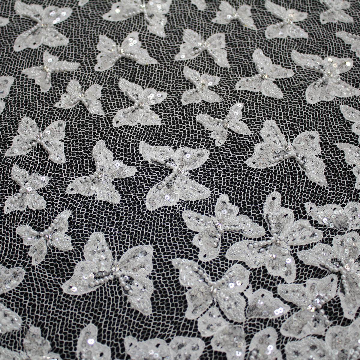 Pizzo Francese Alta Moda | Pizzo Ricamato Sposa con Perline, Paillettes, Corallini, Motivo Farfalle in Degradé e Doppio Smerlo | FRI2992