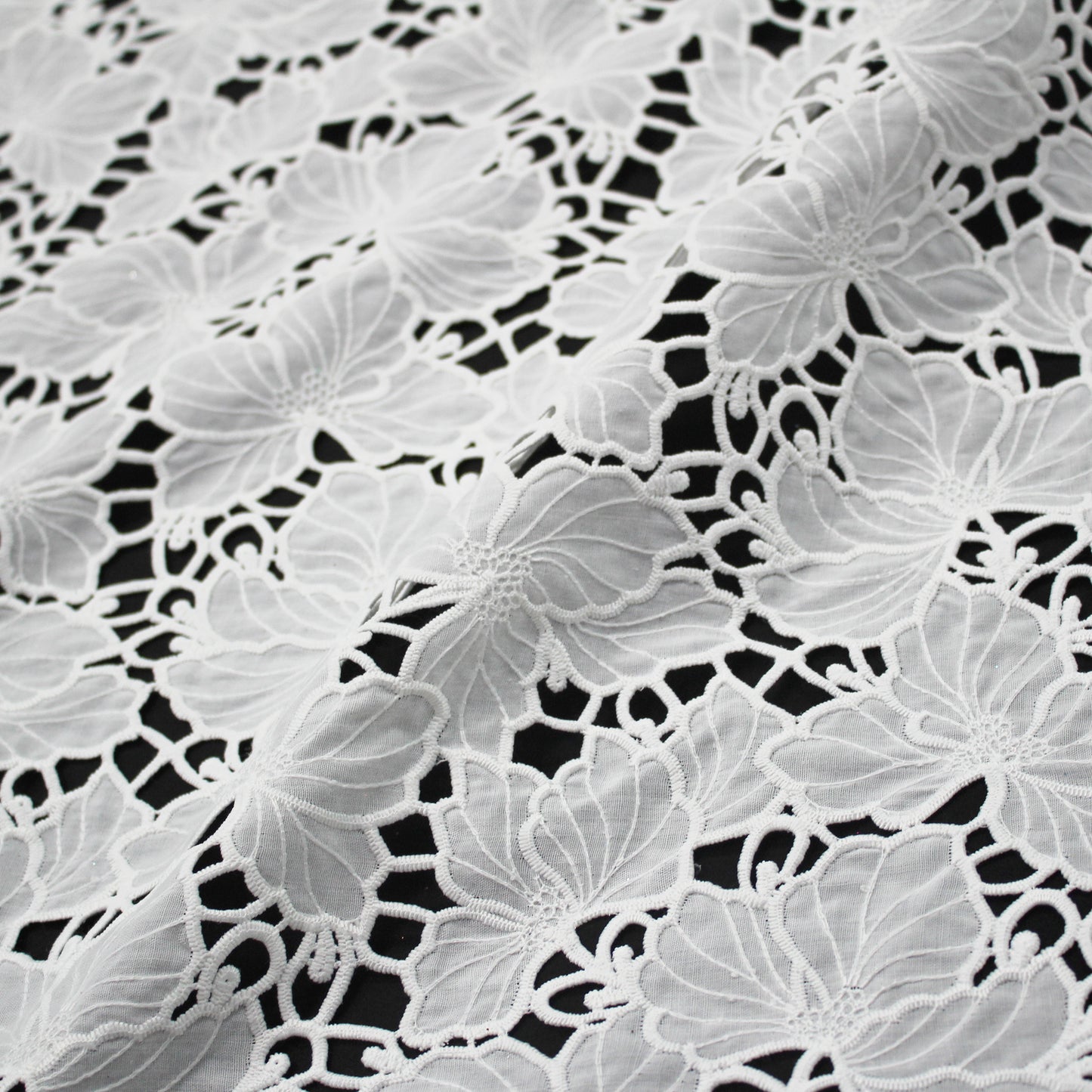 Double Border Macramé Lace with Flower Petals