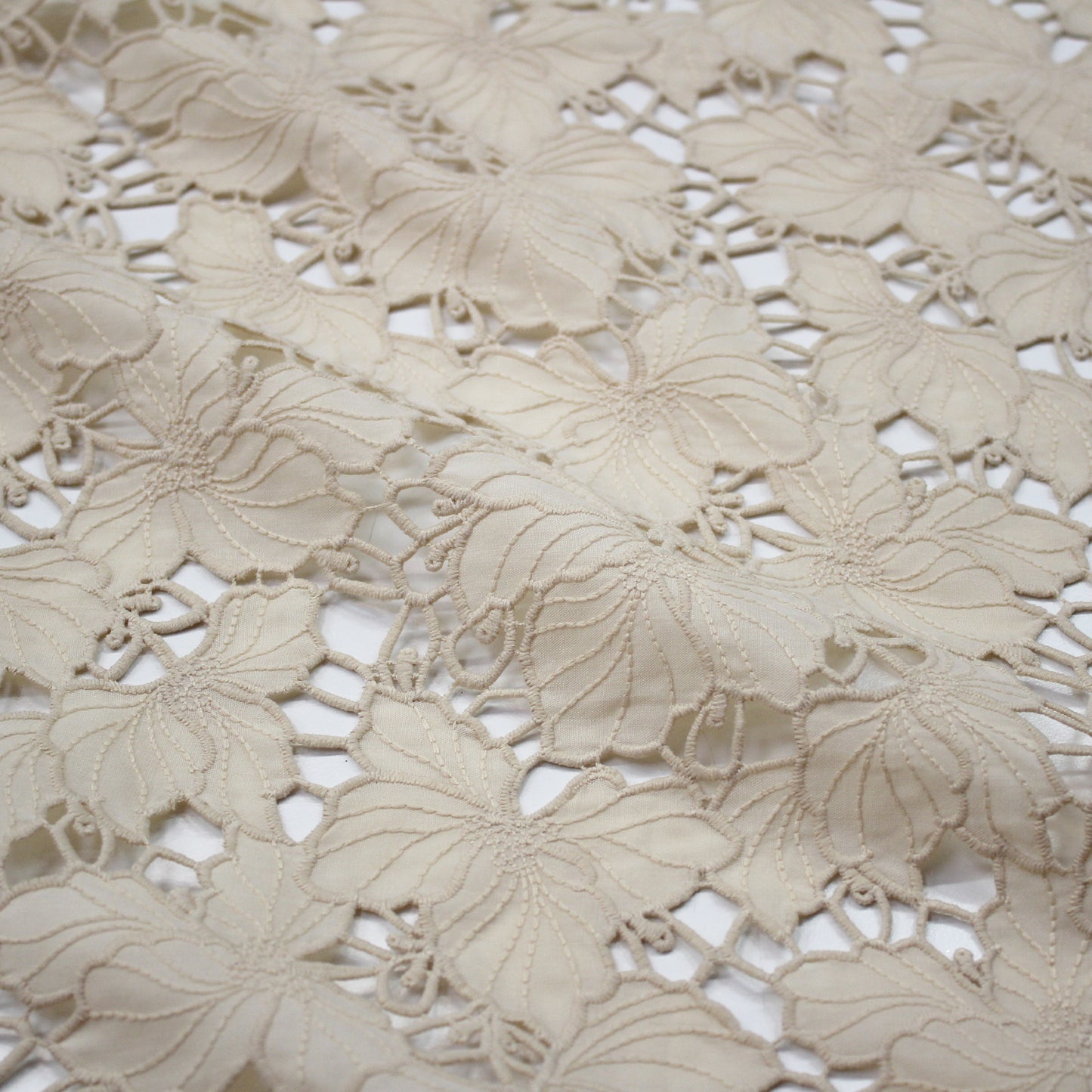 Double Border Macramé Lace with Flower Petals
