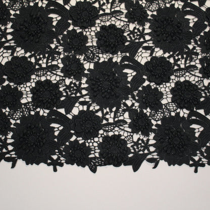Macramé Lace with Raised Floral Motifs
