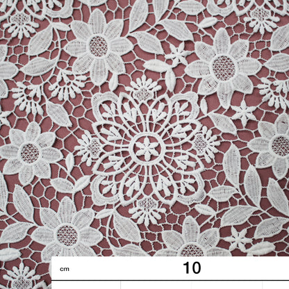 Macramé Lace with Multiform Flowers