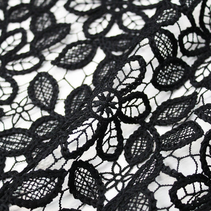 Macramé Lace with Flowers