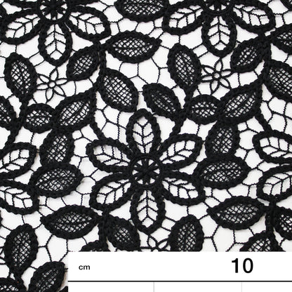 Macramé Lace with Flowers