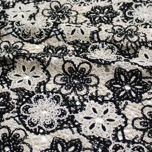 Pizzo Macramè con Motivo Floreale Bianco e Nero
