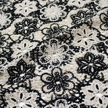 Pizzo Macramè con Motivo Floreale Bianco e Nero