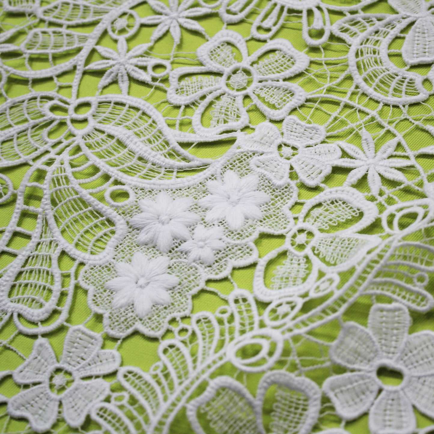 Macramé Lace with Floral Motif